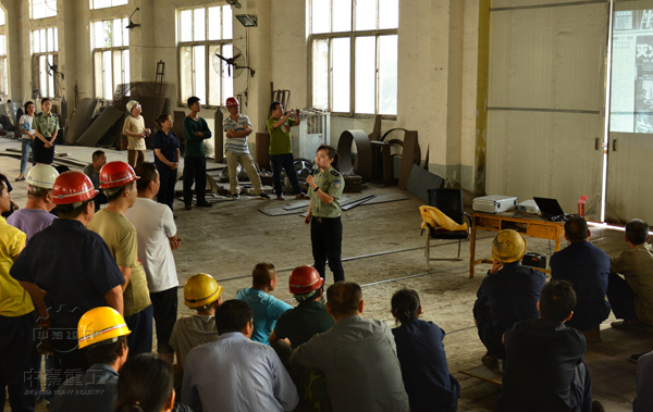 消防安全讲师对中嘉重工员工进行防火知识培训讲座